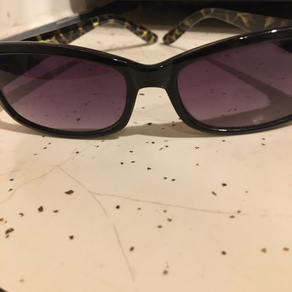 Ladies sunglasses,Ninewest, never worn